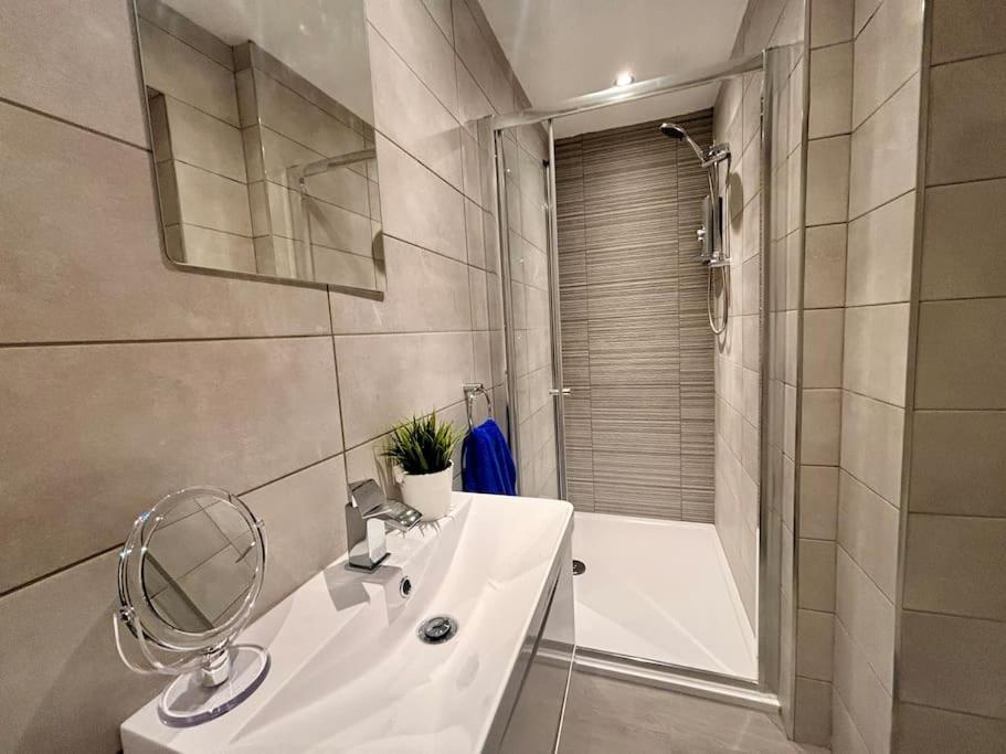 Teds Apartments-Town Centre-Apt2 Blackpool Bagian luar foto